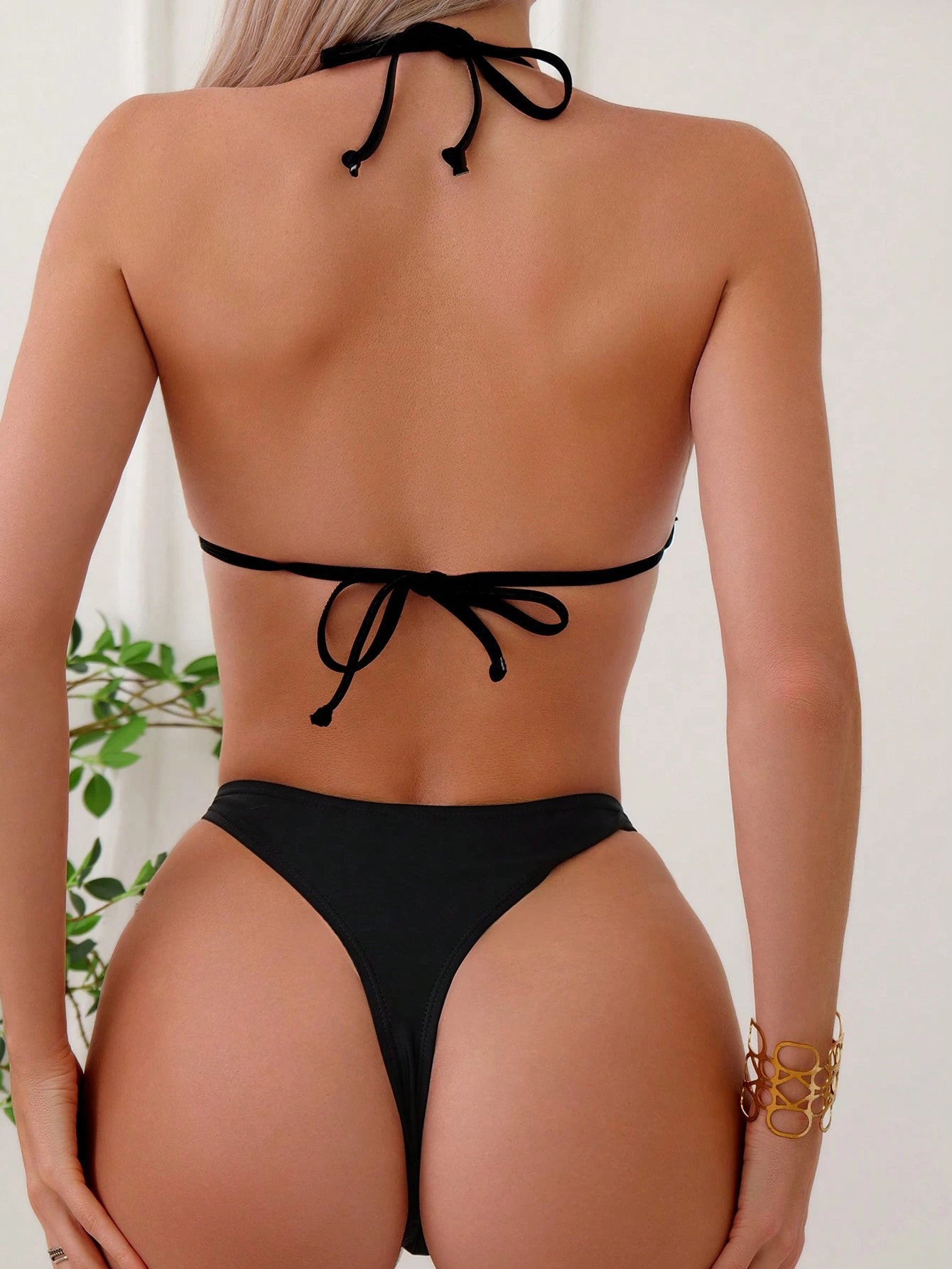 Bikini Negro De Dos Piezas Con Tanga Alta Y Detalles De Perlas