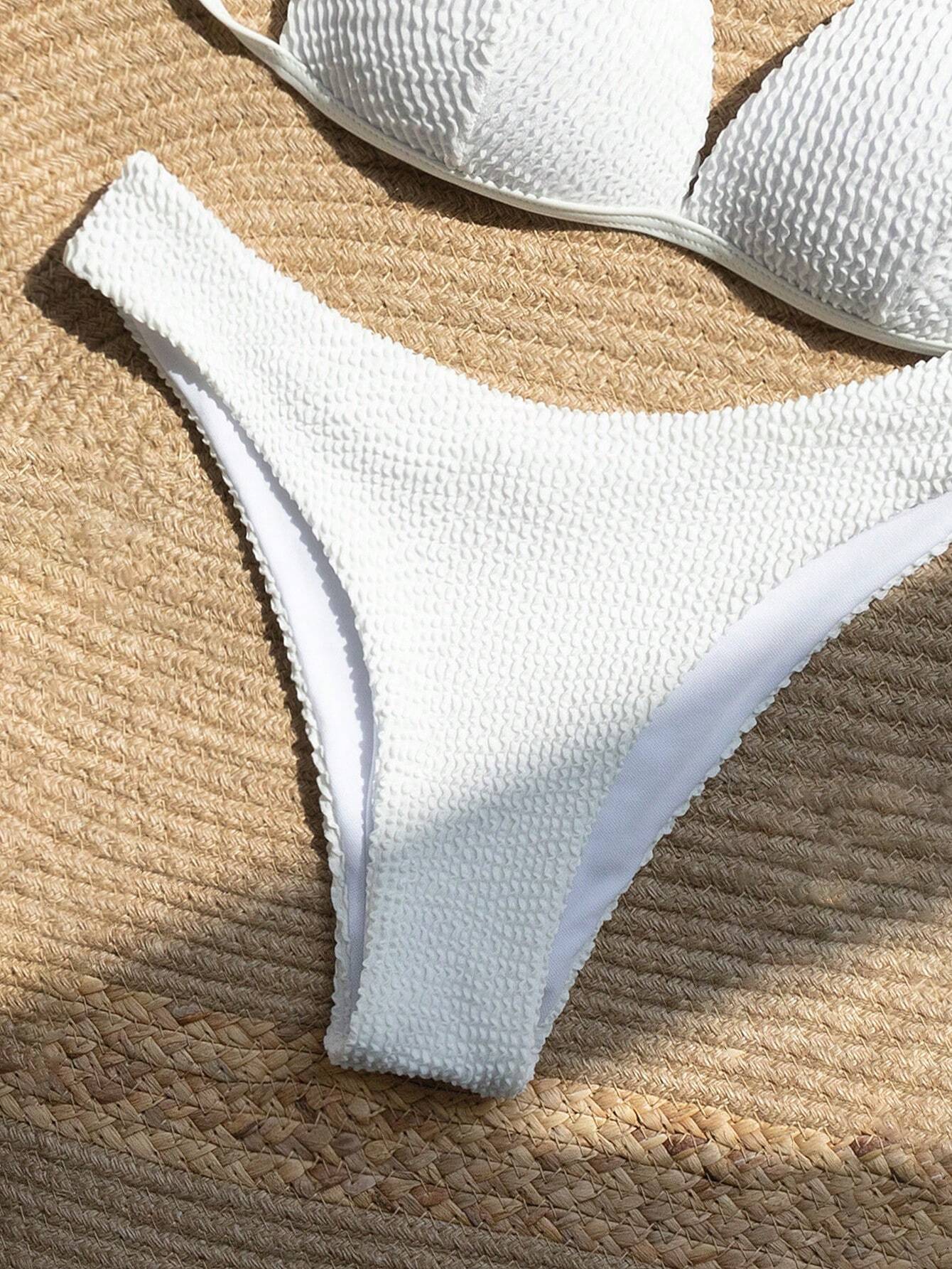 Bikini Push Up Texturizado Blanco con Detalle de Perlas