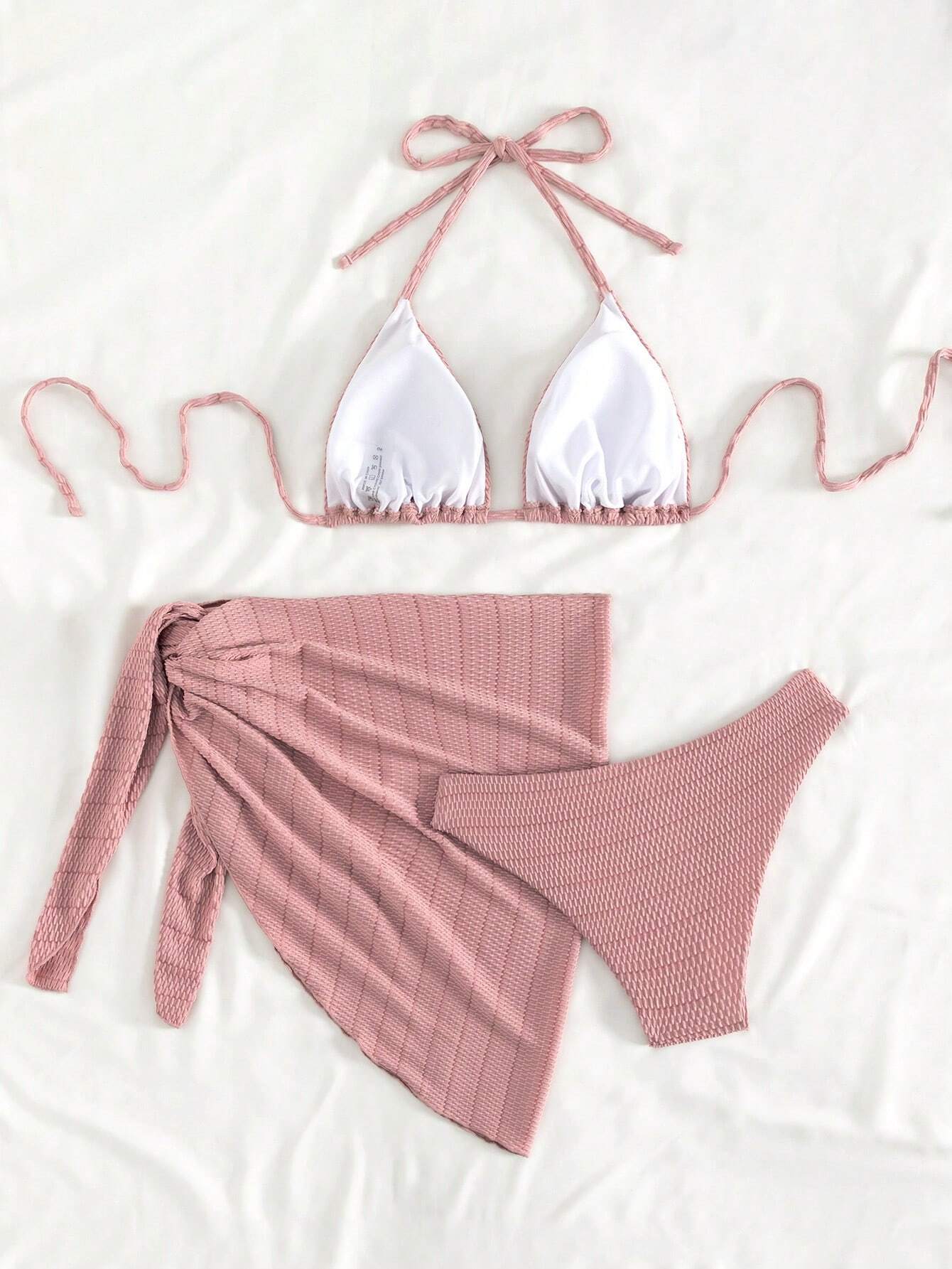Bikini de 3 piezas rosa con top halter y pareo tejido texturizado