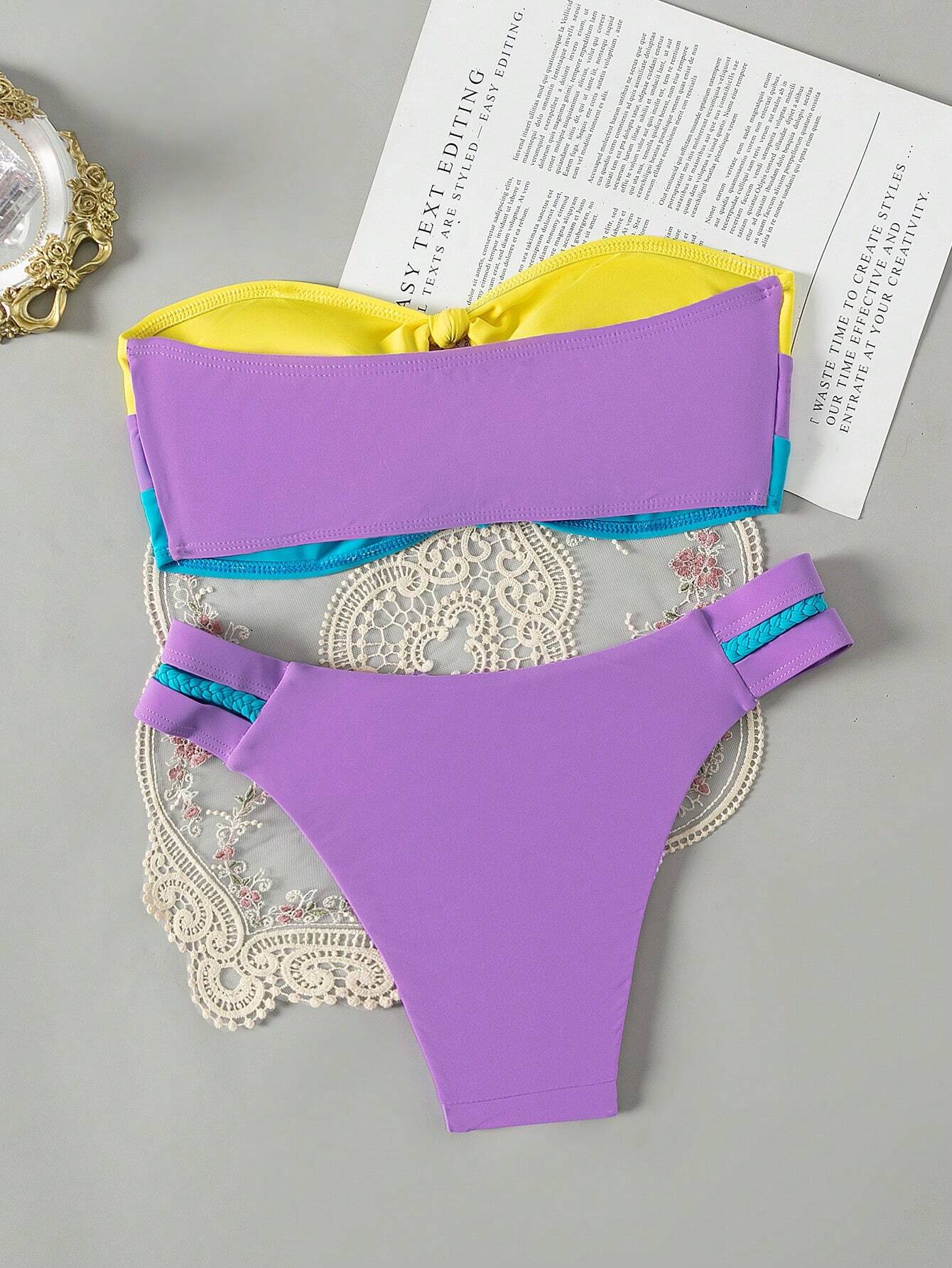 Bikini Bandeau Multicolor Pastel con Detalle Trenzado