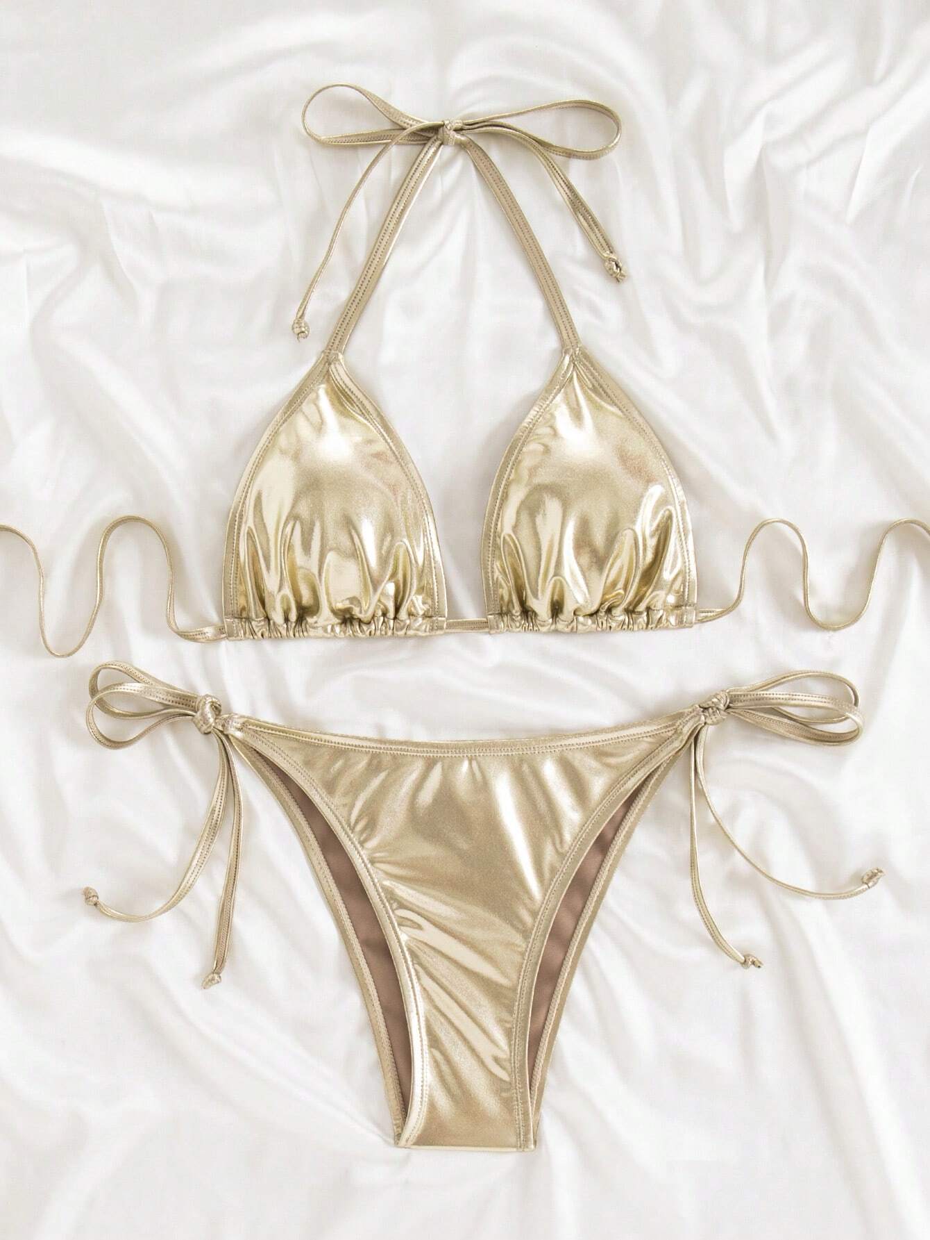 Bikini Metálico Dorado Halter con Lazo Lateral