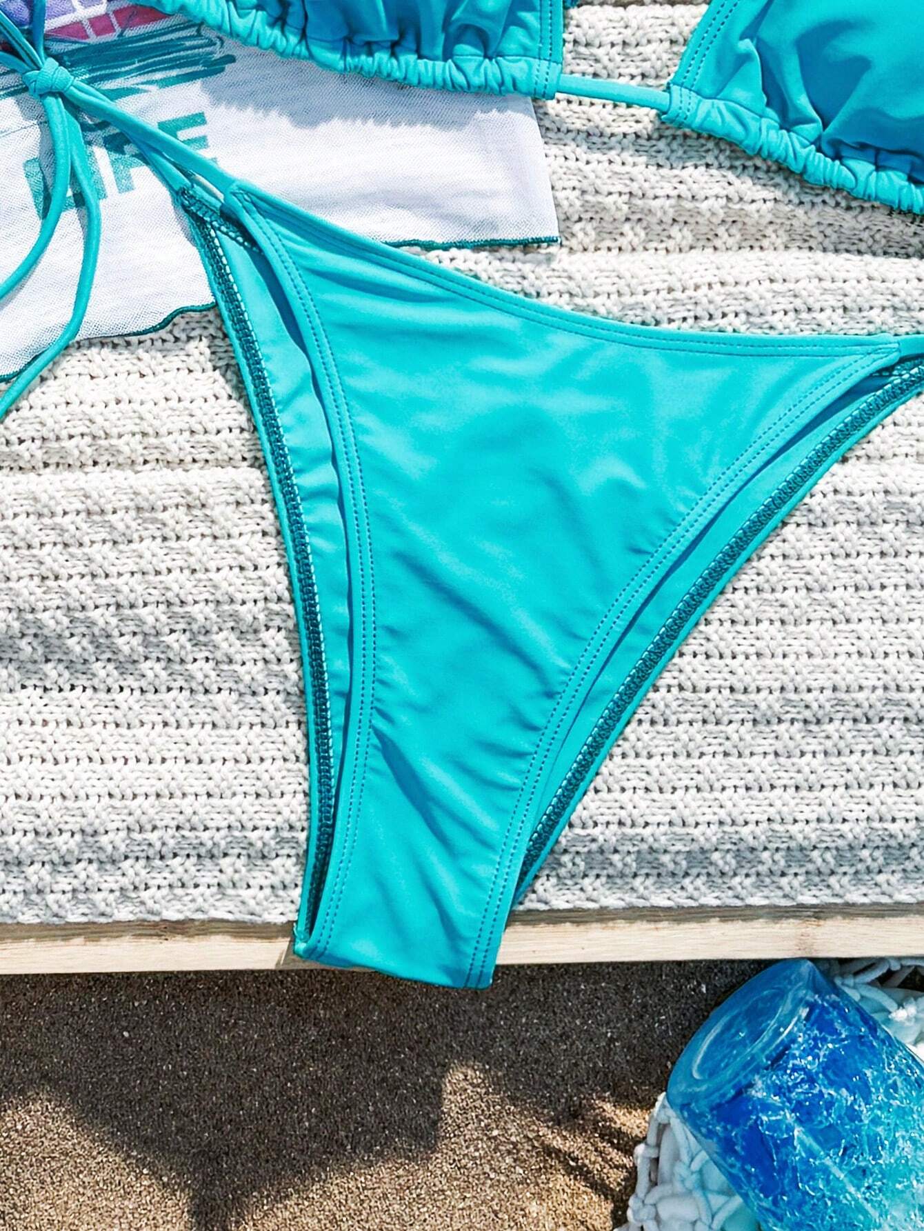 Bikini con Lazo y Ribete en Contraste para un Ajuste Perfecto Celeste