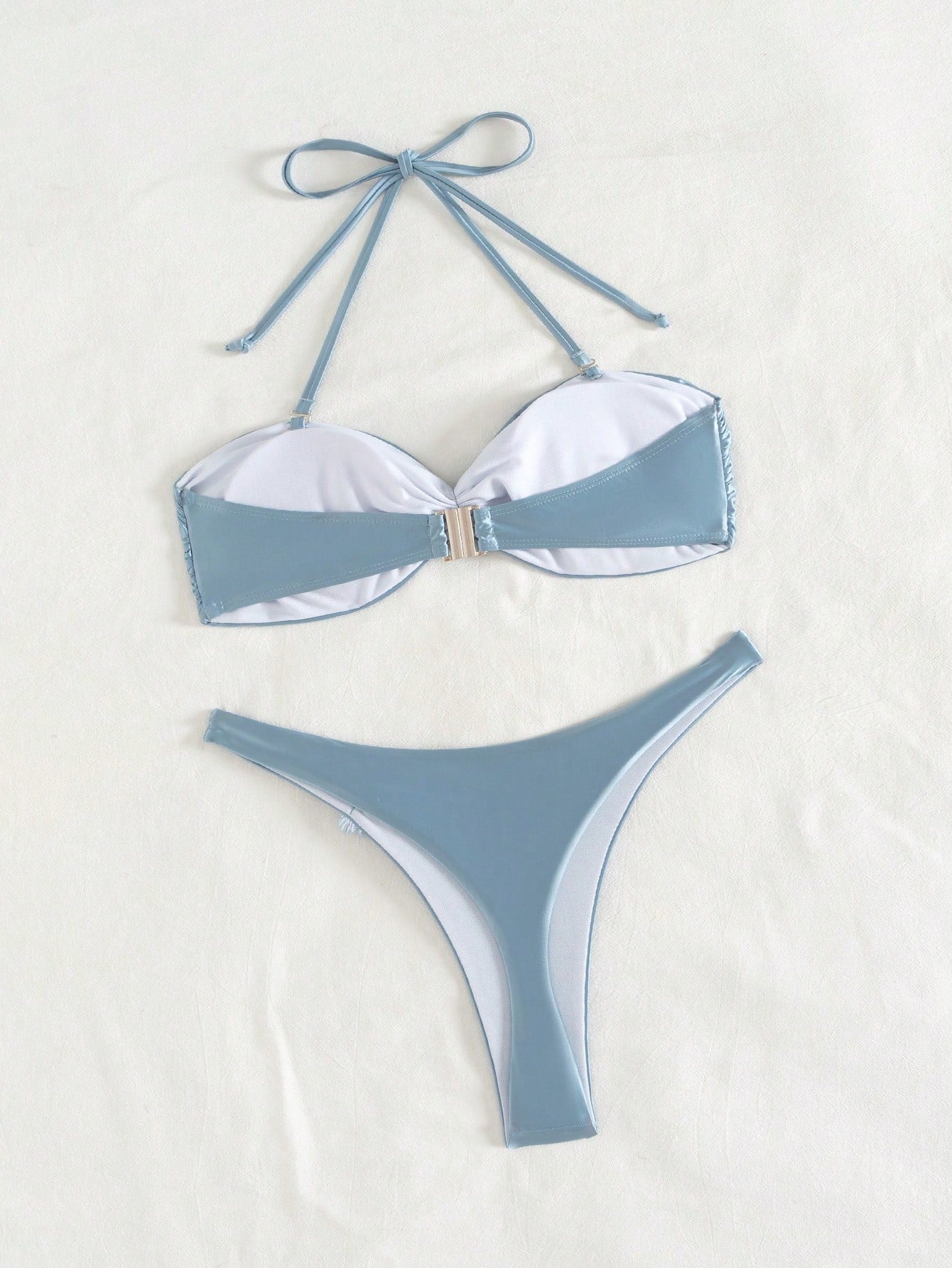 Bikini Azul Satinado Con Flor Decorativa Y Corte Tanga