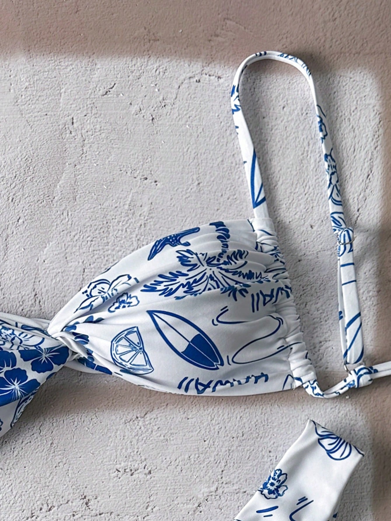 Bikini Bohemio Corte Alto Azul Y Blanco Con Estampado Floral Azul