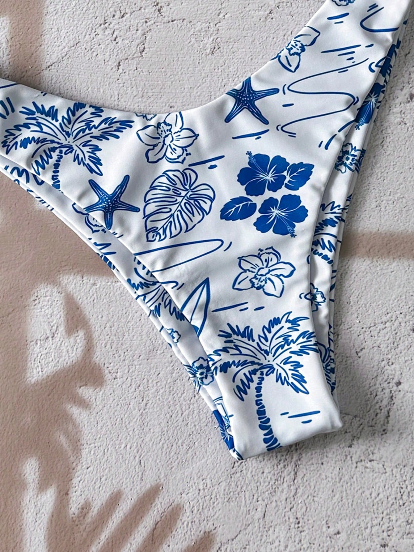 Bikini Bohemio Corte Alto Azul Y Blanco Con Estampado Floral Azul