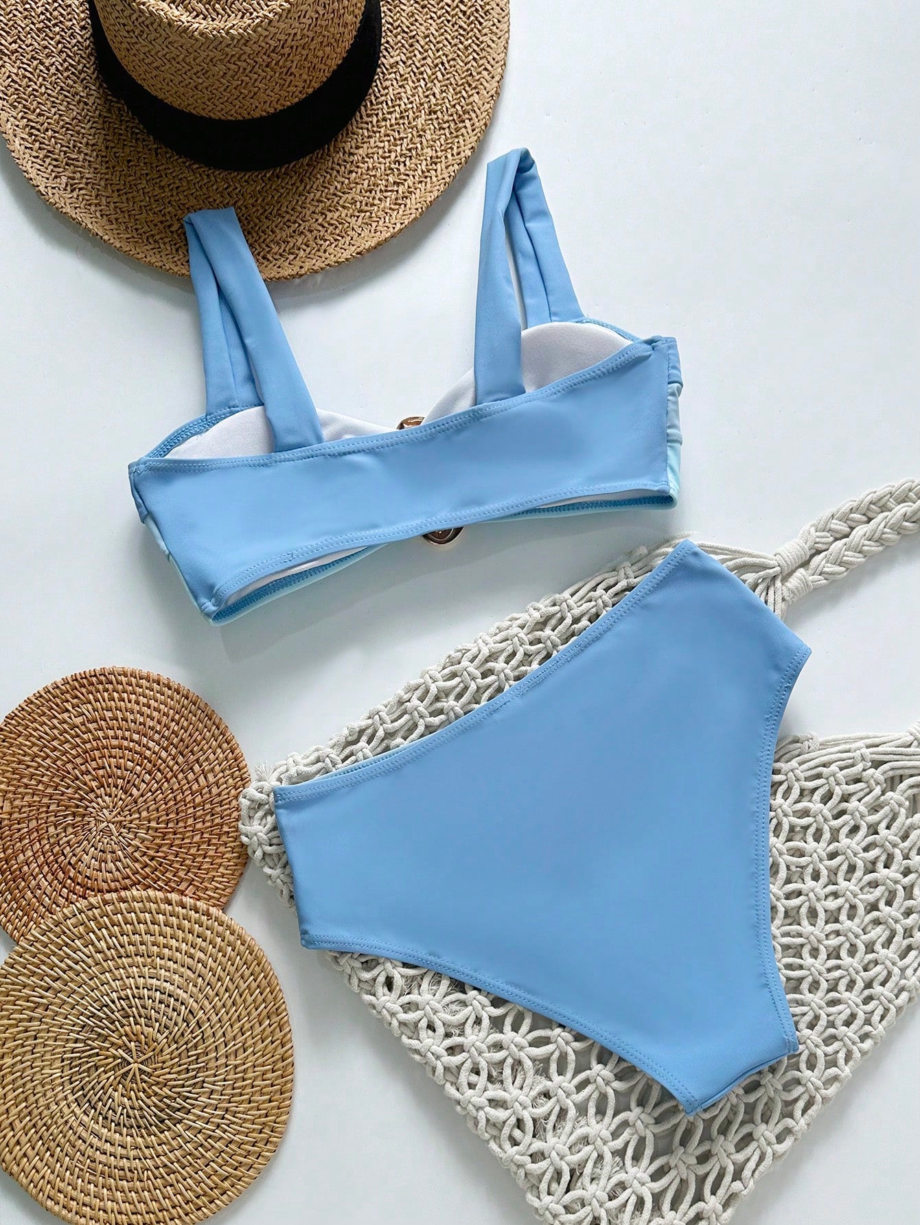 Bikini Azul Combinado Con Detalle Dorado Y Talle Alto