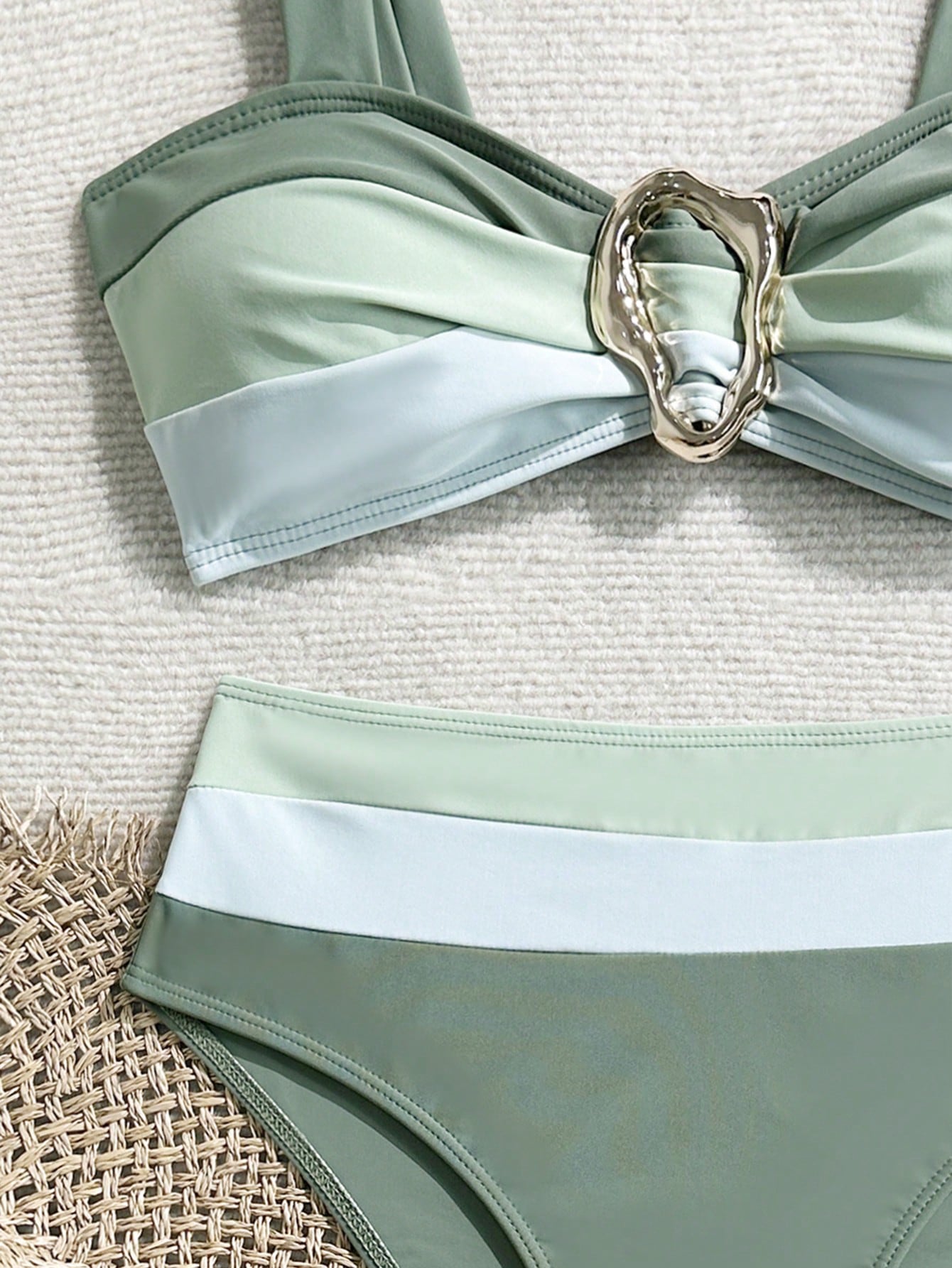 Bikini Verde Combinado Con Detalle Dorado Y Talle Alto