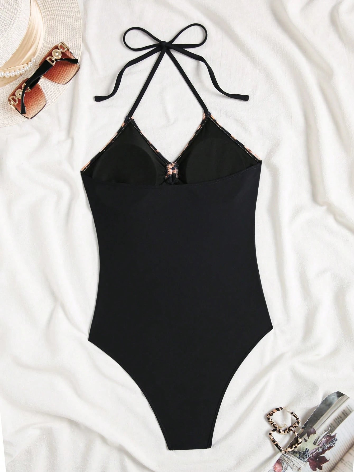 Traje De Baño Negro Sexy Con Escote Halter Y Detalle Animal Print