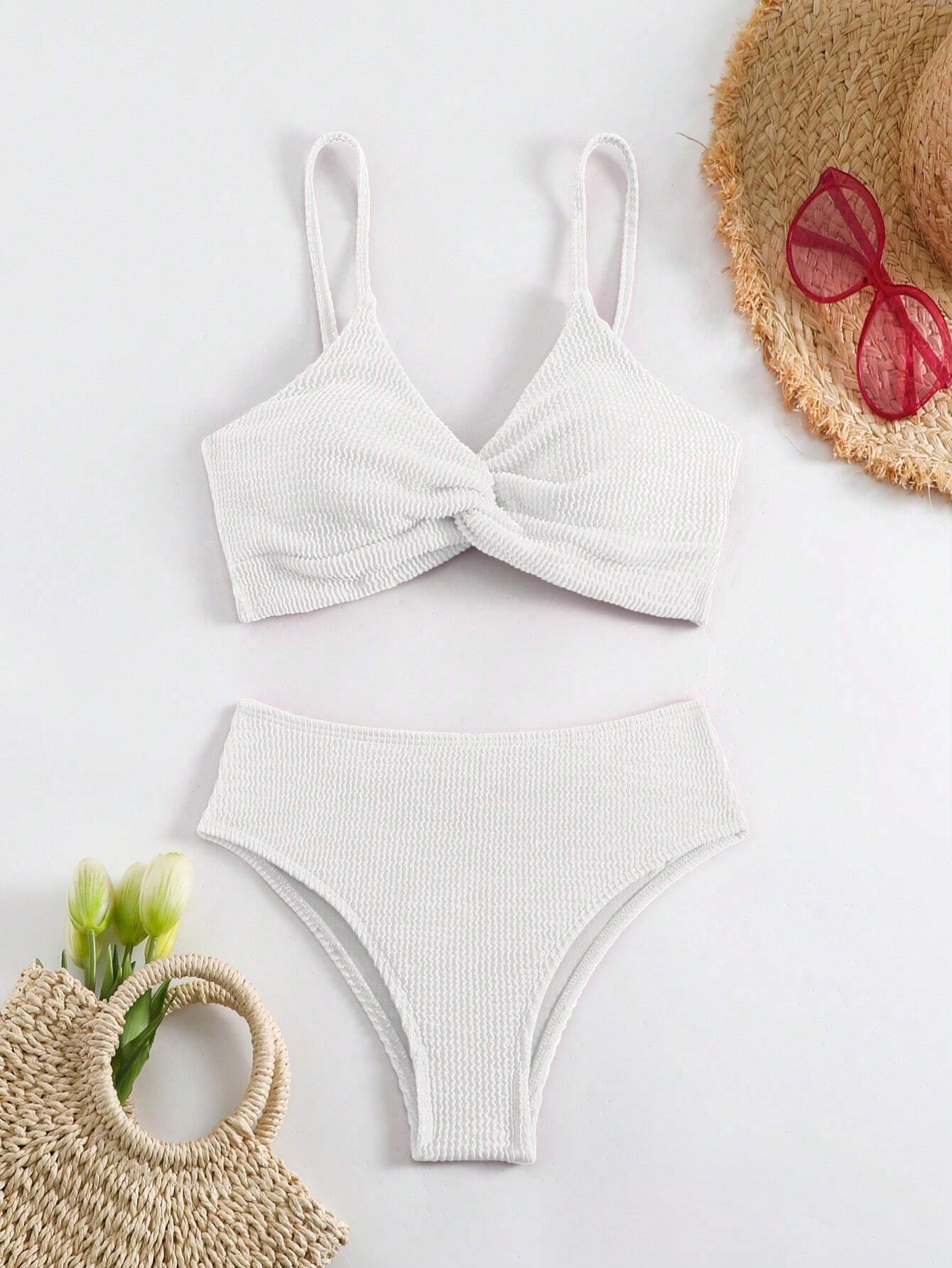Bikini Texturizado Blanco Con Top Cruzado Y Corte Alto