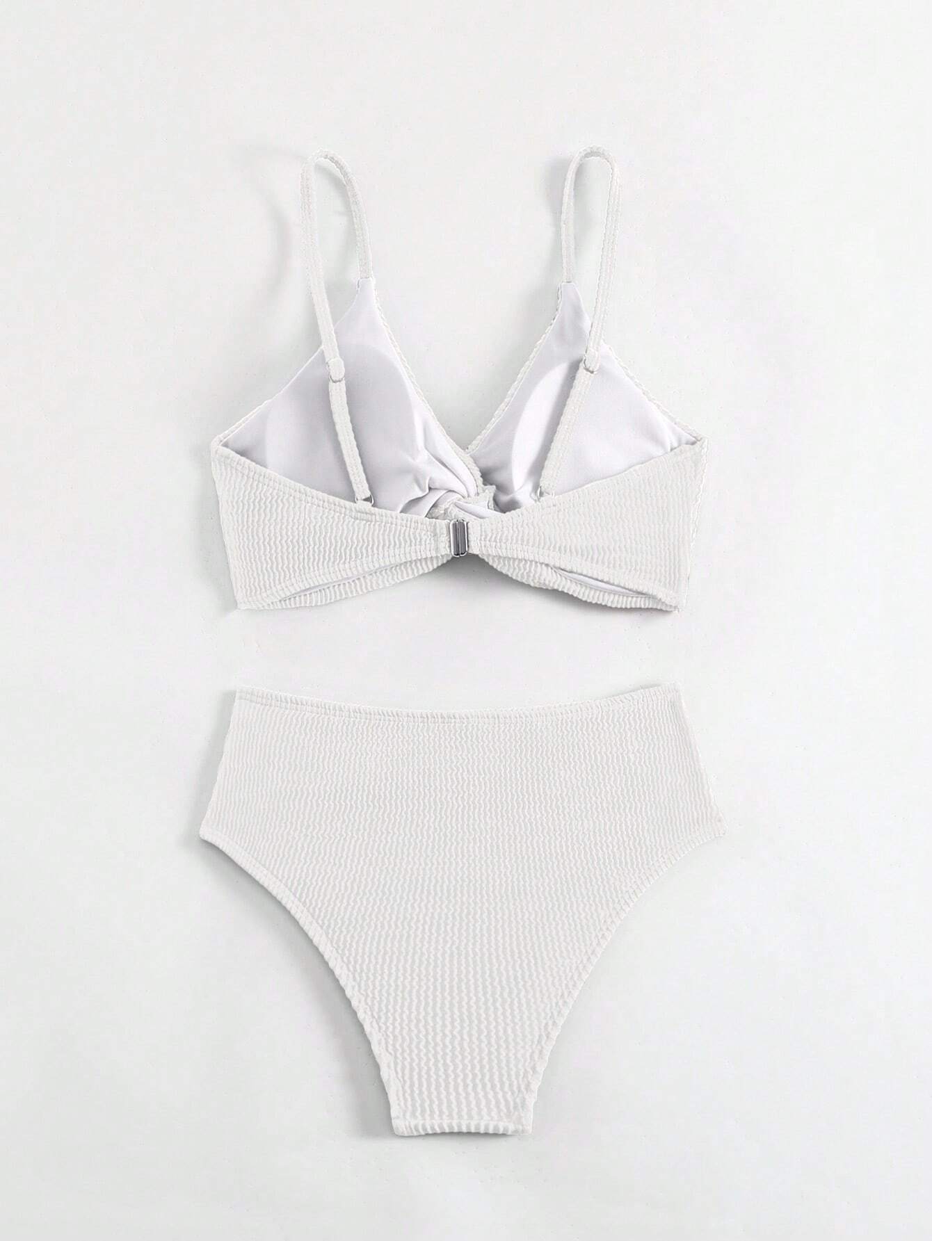 Bikini Texturizado Blanco Con Top Cruzado Y Corte Alto