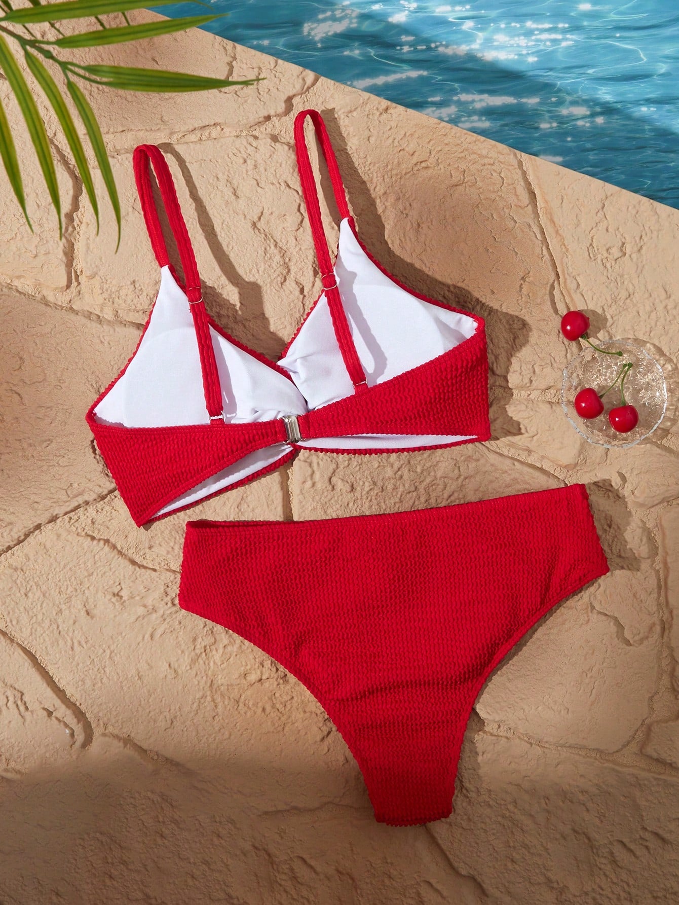 Bikini Texturizado Rojo Con Top Cruzado Y Talle Alto