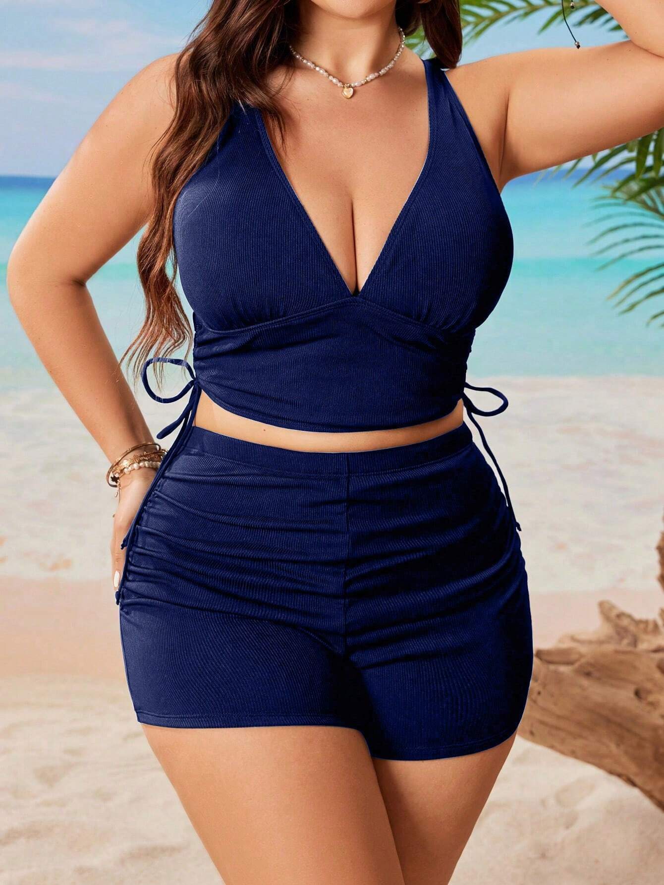 Set De Bikini Liso Azul Marino Con Shorts Fruncidos