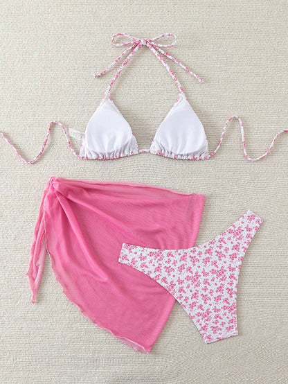 Bikini Con Pareo y Estampado Floral Rosa