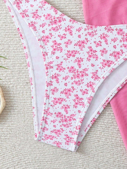 Bikini Con Pareo y Estampado Floral Rosa