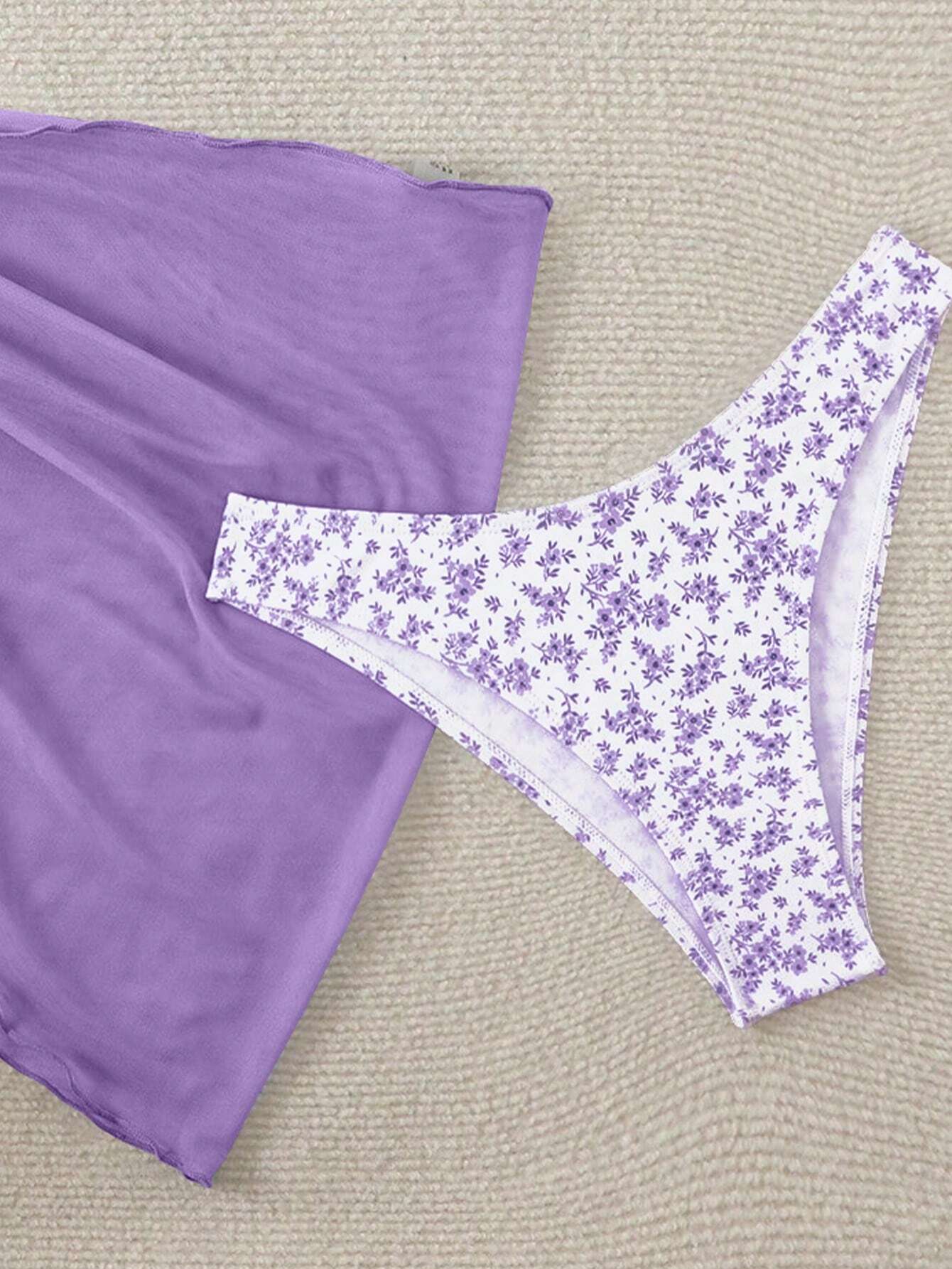Bikini Con Pareo y Estampado Floral Lila