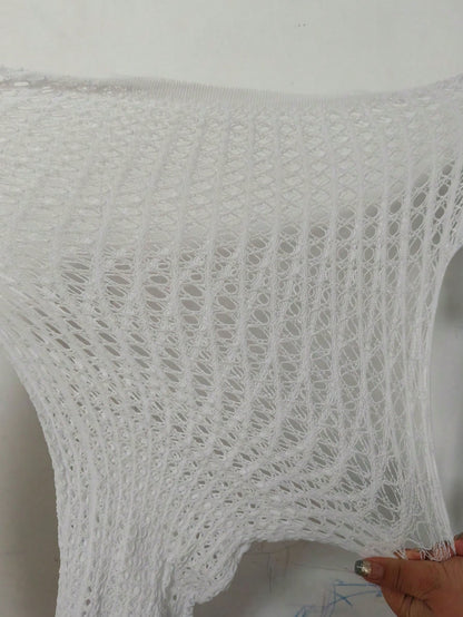 Vestido de Malla Blanco Ajustado con Manga Larga y Transparencia