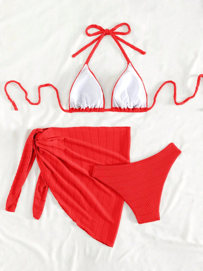Bikini Rojo Casual con Textura y Pareo Lateral de Nudo