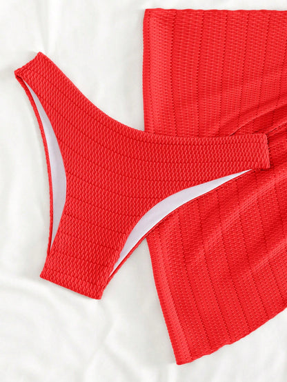Bikini Rojo Casual con Textura y Pareo Lateral de Nudo