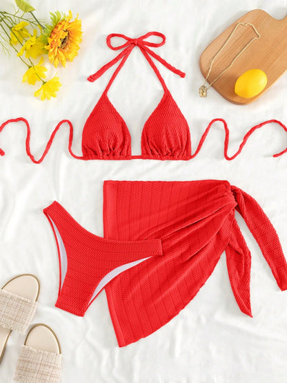 Bikini Rojo Casual con Textura y Pareo Lateral de Nudo