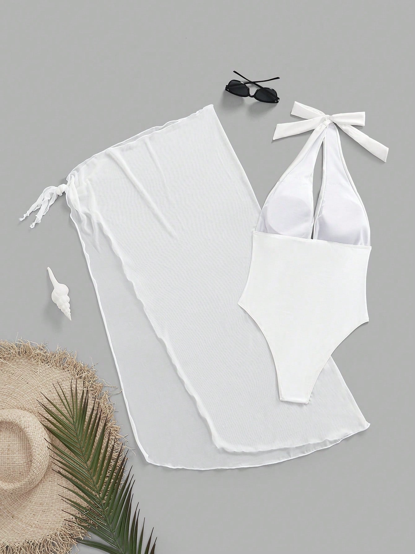Traje De Baño Blanco Halter Con Salida De Playa Incluida