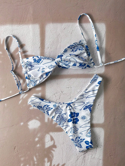 Bikini Bohemio Corte Alto Azul Y Blanco Con Estampado Floral Azul