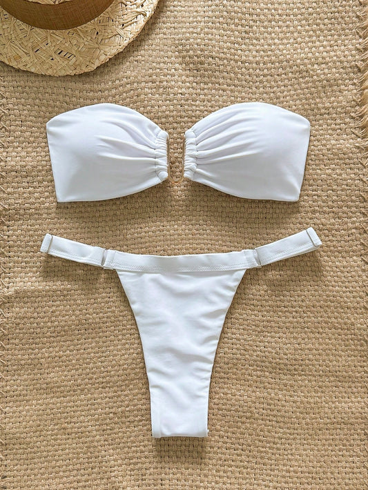 Bikini Tipo Tanga Top Bandeau Blanco Liso Con Detalle Metálico
