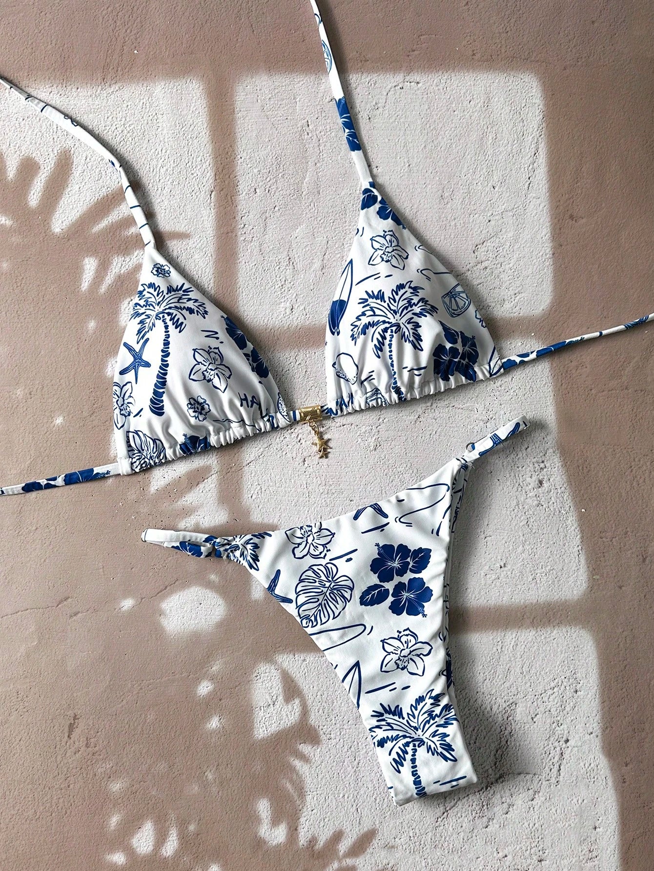 Bikini Triangular Tropical Blanco Multicolor con Cordón Espalda